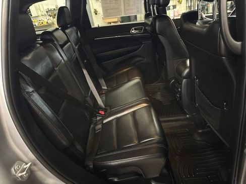 Used 2017 Jeep Grand Cherokee Limited AWD/4WD image 26