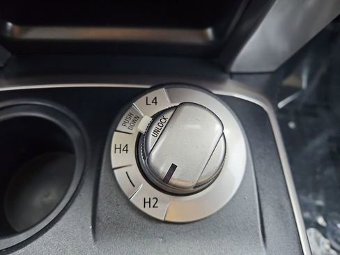 Used 2018 Toyota 4Runner SR5 Premium image 33