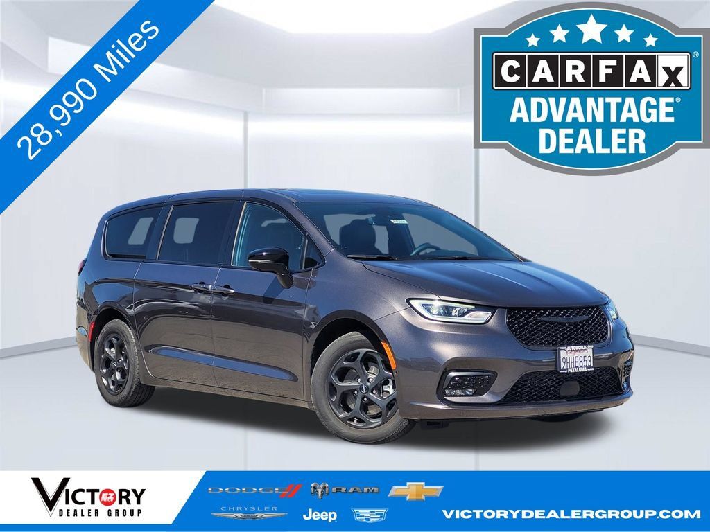Used 2023 Chrysler Pacifica Limited w/ Uconnect Theater Family Group FWD 360° Tour