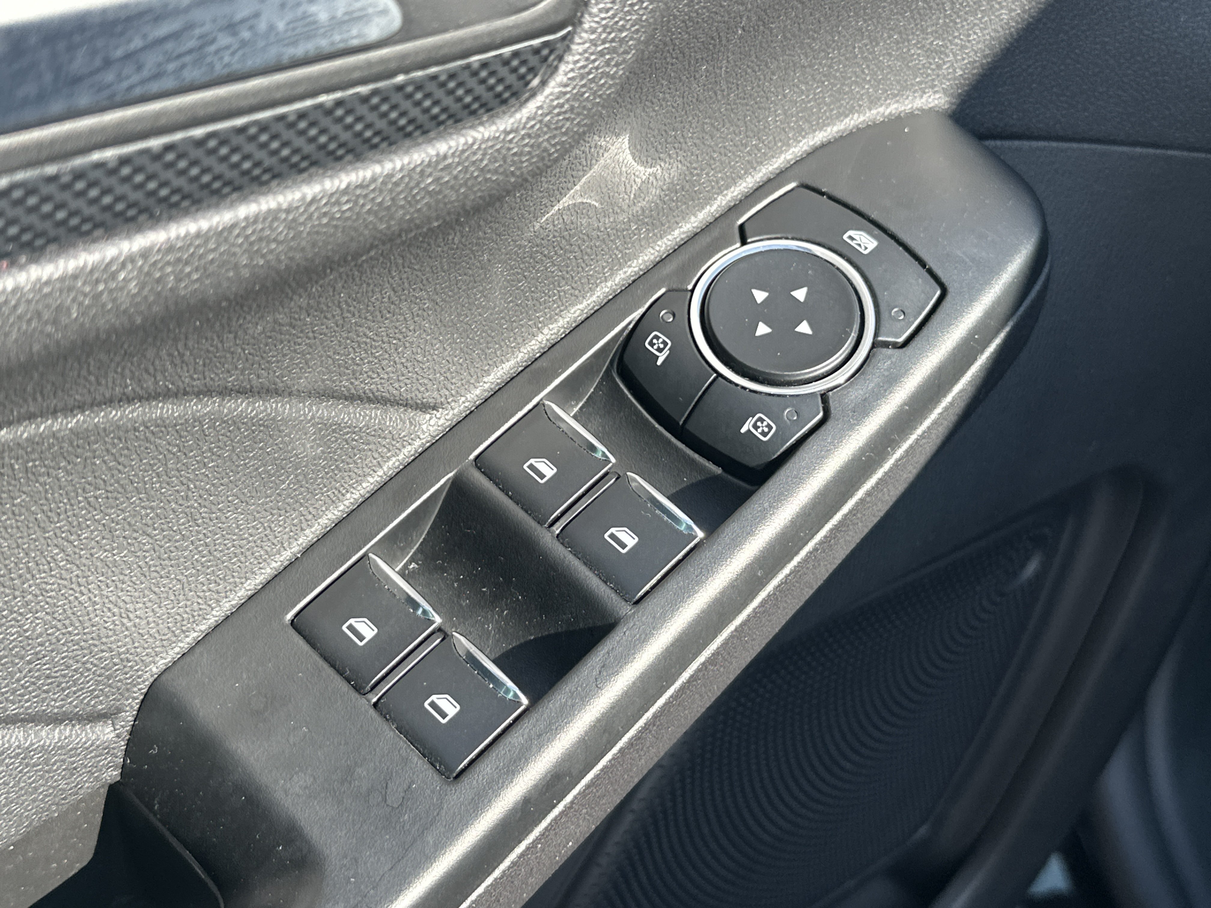 Used 2025 Ford Escape ST-Line Select AWD/4WD image 16