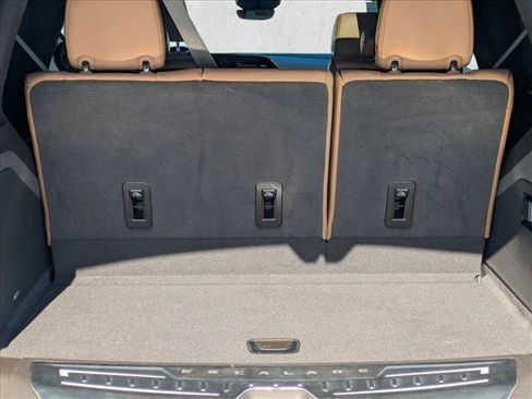 Used 2023 Cadillac Escalade Premium Luxury w/ Performance Package AWD/4WD image 6