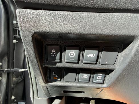 Used 2019 Nissan Pathfinder Platinum image 22