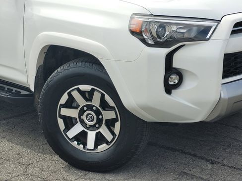 Used 2024 Toyota 4Runner TRD Off-Road Premium image 9