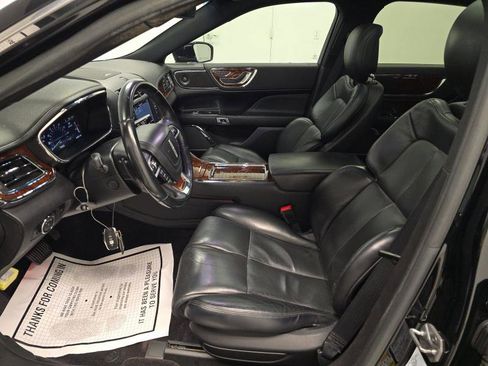 Used 2017 Lincoln Continental Select image 9