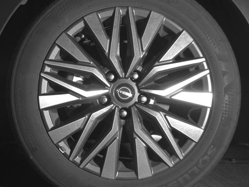 Used 2025 Nissan Altima 2.5 SV image 12