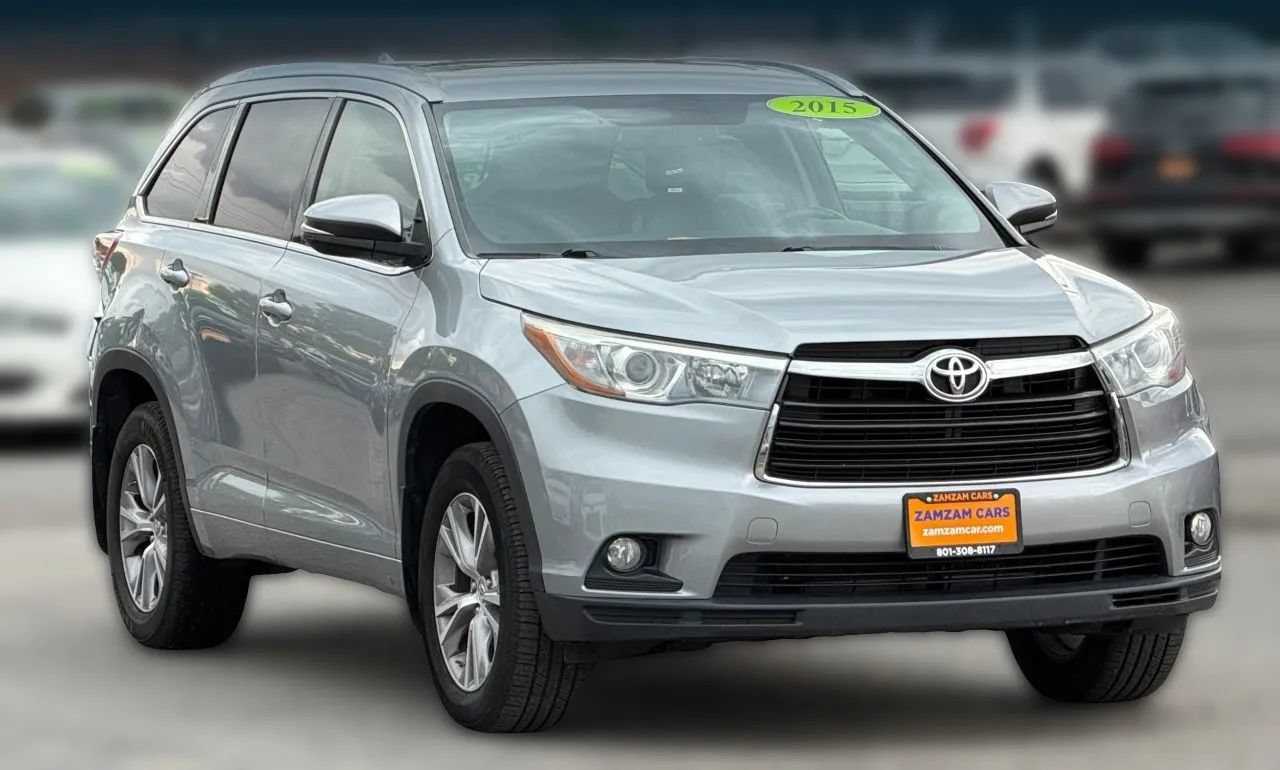 Used 2015 Toyota Highlander XLE AWD/4WD image 1