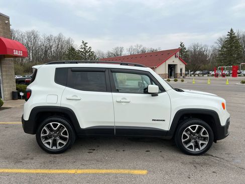 Used 2017 Jeep Renegade Latitude w/ Cold Weather Group AWD/4WD image 4