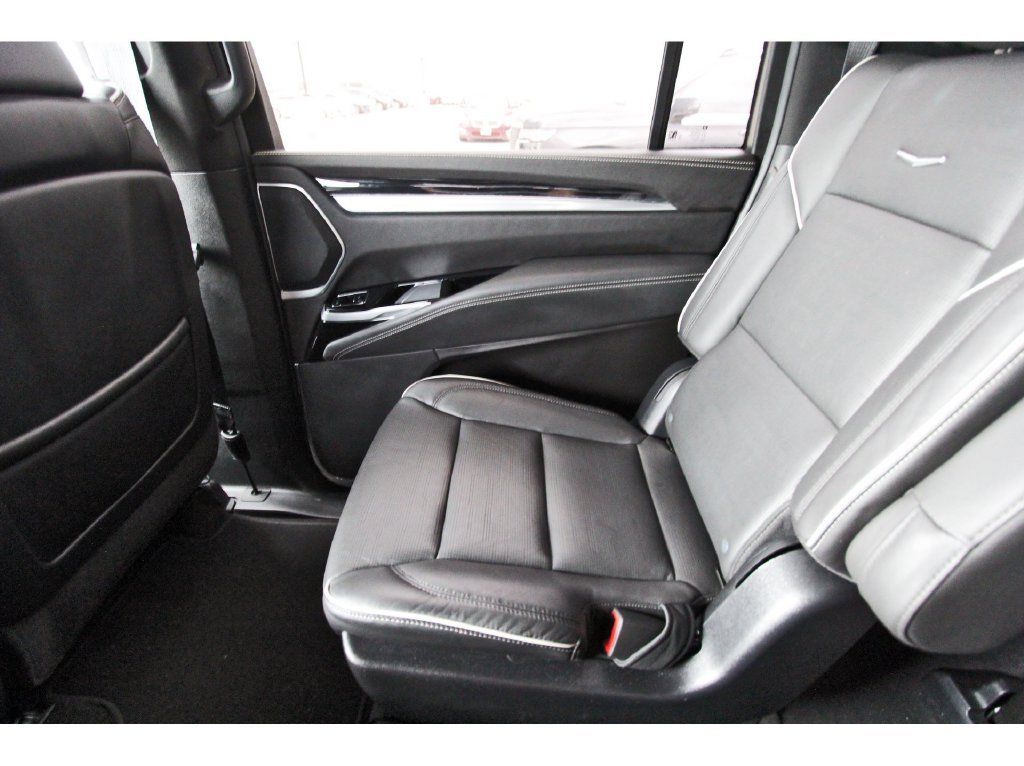 Used 2025 Cadillac Escalade ESV Sport AWD/4WD image 12