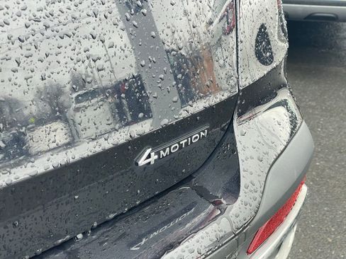 Certified 2022 Volkswagen Taos SE w/ Panoramic Sunroof Package image 32