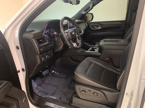 Used 2021 Chevrolet Tahoe Premier w/ Premium Package image 13