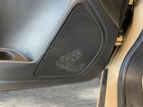 Used 2022 GMC Canyon AT4 image 27