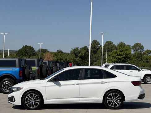 Used 2023 Volkswagen Jetta Sport FWD image 3