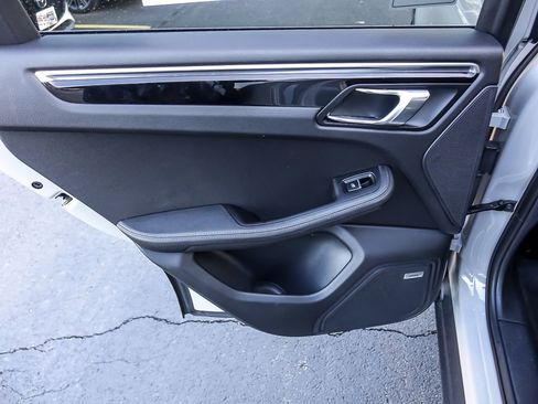 Used 2023 Porsche Macan image 25