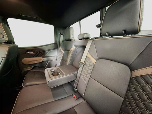 Used 2024 GMC Canyon Denali AWD/4WD image 25