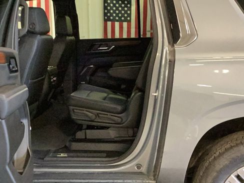 Used 2025 GMC Yukon XL Denali AWD/4WD image 8