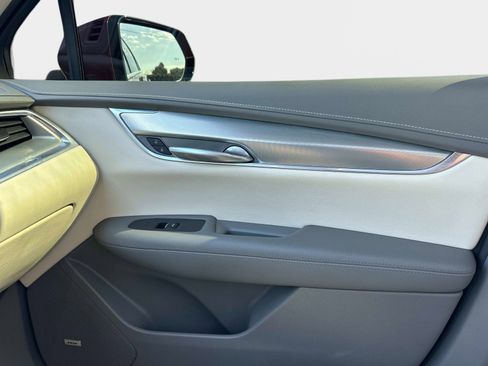 Used 2021 Cadillac XT5 Premium Luxury image 25