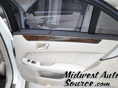 Used 2016 Mercedes-Benz E 400 4MATIC Sedan image 27