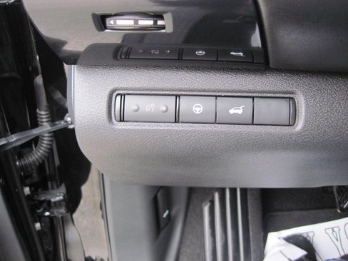 Used 2025 Nissan Pathfinder SV AWD/4WD image 17