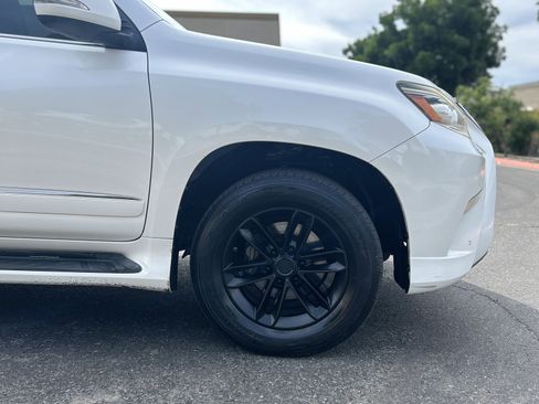 Used 2014 Lexus GX 460 Luxury image 9