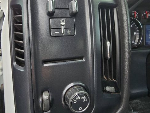 Used 2019 Chevrolet Silverado 2500 W/T AWD/4WD image 12