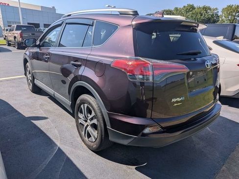 Used 2017 Toyota RAV4 LE FWD image 4
