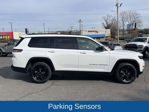 Certified 2024 Jeep Grand Cherokee L Laredo image 10