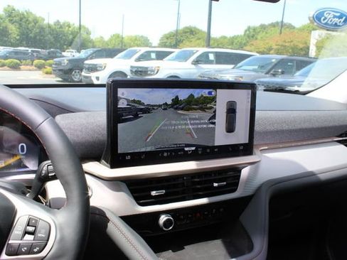 New 2026 Ford Explorer Active RWD image 3