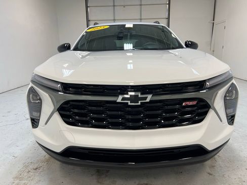 Used 2025 Chevrolet Trax RS w/ Driver Confidence Package image 12