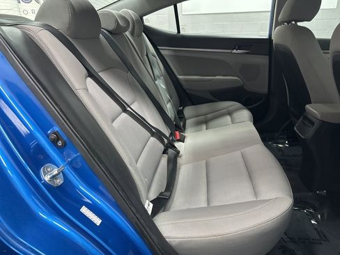 Used 2017 Hyundai Elantra SE FWD image 21