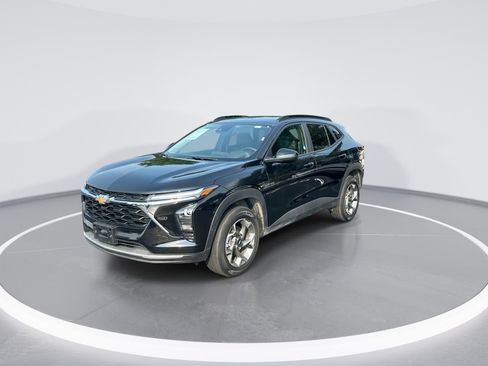 Used 2025 Chevrolet Trax LT w/ LT Convenience Package FWD image 5