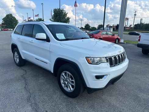 Used 2020 Jeep Grand Cherokee Laredo AWD/4WD image 2