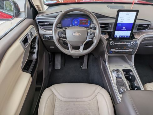 Certified 2022 Ford Explorer Platinum w/ Technology Package AWD/4WD image 18