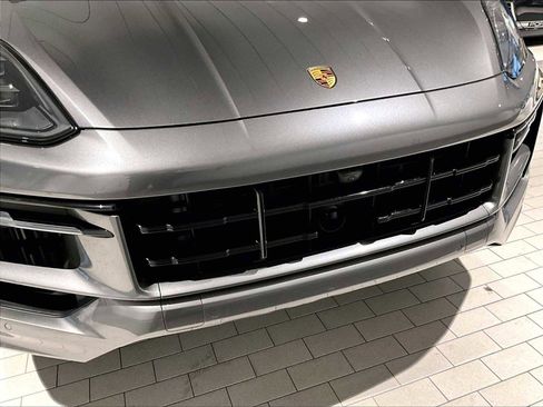 Used 2025 Porsche Cayenne S image 33