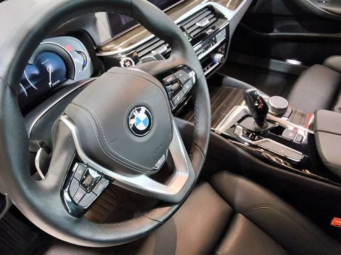 Used 2019 BMW 530i xDrive AWD/4WD image 15