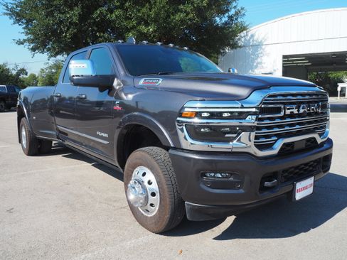 New 2025 RAM 3500 Limited image 4