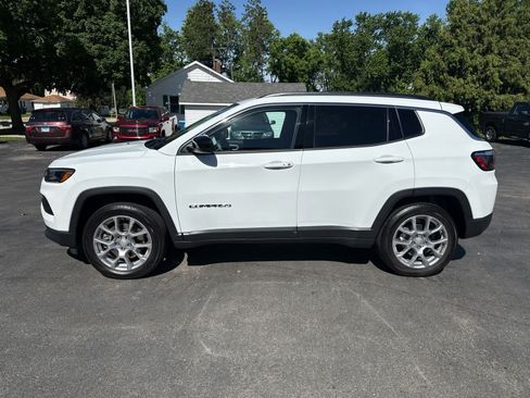 Used 2024 Jeep Compass Latitude AWD/4WD image 6