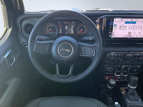 New 2025 Jeep Gladiator Mojave w/ Convenience Group image 20