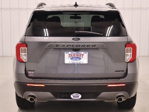 Certified 2022 Ford Explorer XLT w/ Equipment Group 202A AWD/4WD image 9