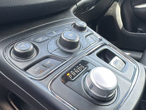 Used 2015 Chrysler 200 S FWD image 16