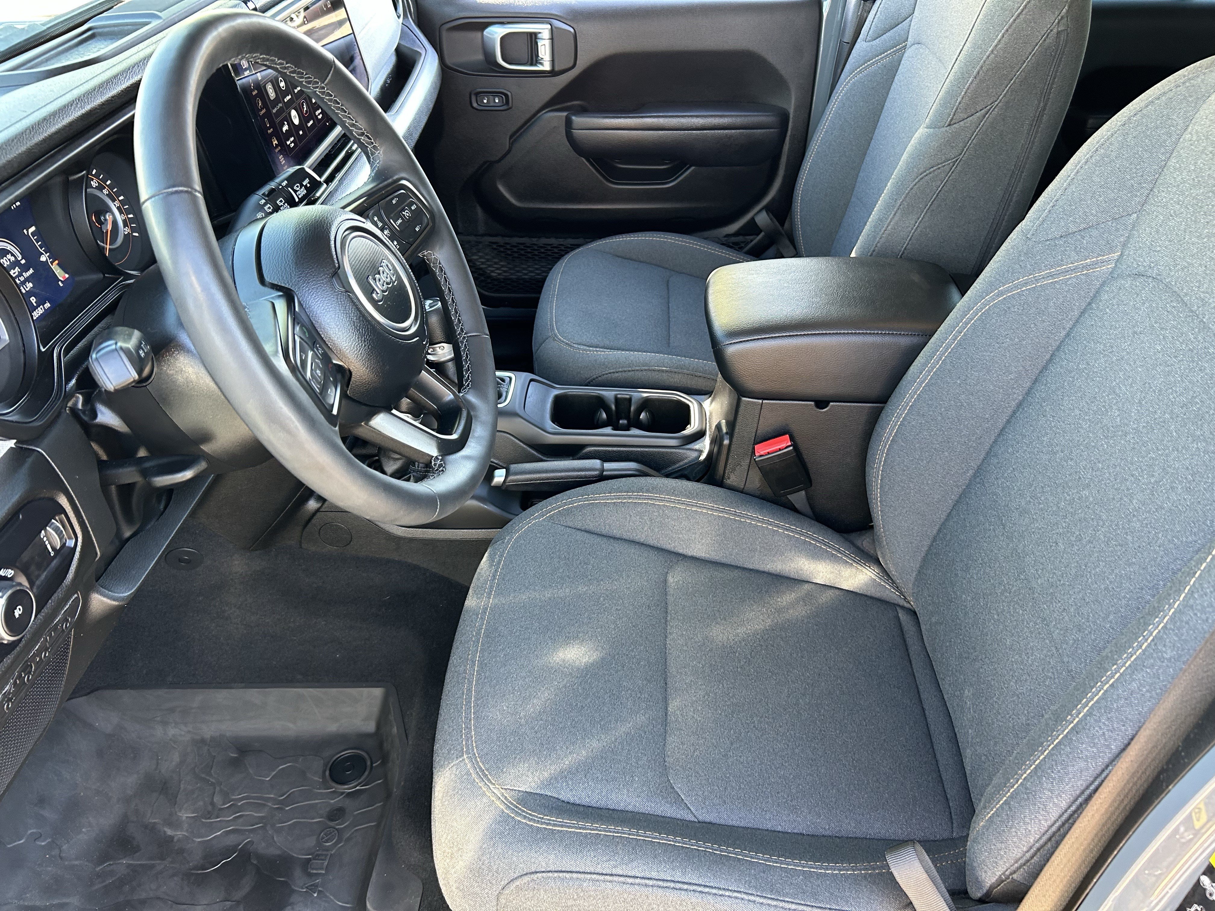 Used 2025 Jeep Wrangler Unlimited Sport AWD/4WD image 17