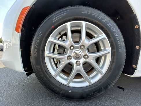 Used 2021 Chrysler Voyager Lxi image 27