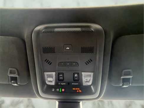 Used 2025 Cadillac XT6 Sport w/ Platinum Package image 18