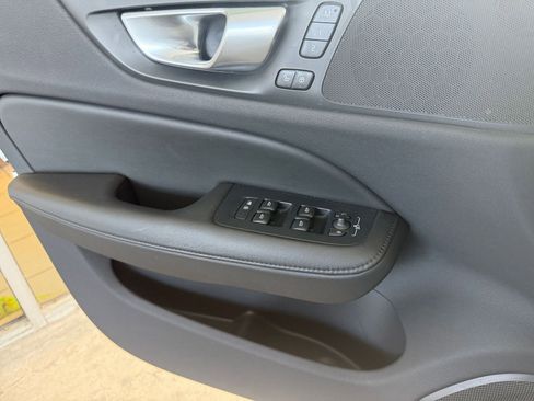 Used 2025 Volvo V60 B5 Cross Country Plus image 20