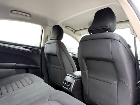 Used 2019 Ford Fusion SE FWD image 16