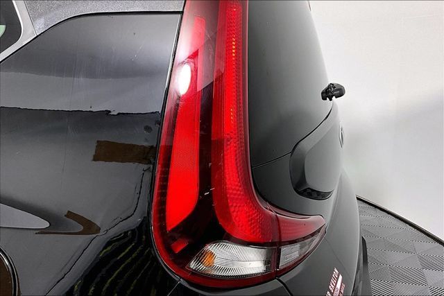 Used 2020 Kia Soul S FWD image 30