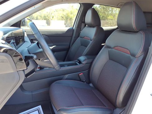 Certified 2025 Nissan Kicks SR image 5