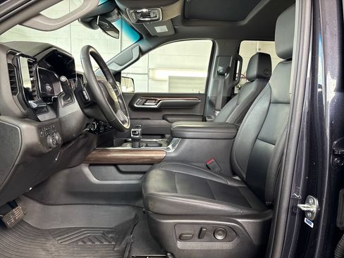 Used 2024 Chevrolet Silverado 1500 RST AWD/4WD image 15