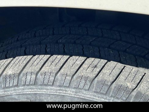 Used 2011 Toyota Highlander 2WD w/ Tech Pkg image 9