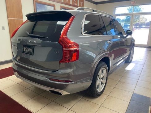 Used 2017 Volvo XC90 T5 Momentum w/ Vision Package FWD image 7