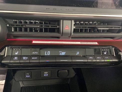 Used 2024 Toyota Prius Prime FWD image 5